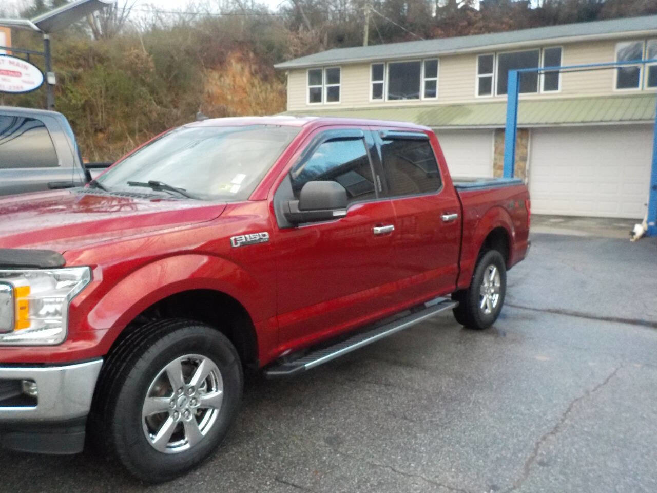 Used 2019 Ford F150 XLT w/ Equipment Group 302A Luxury image 3