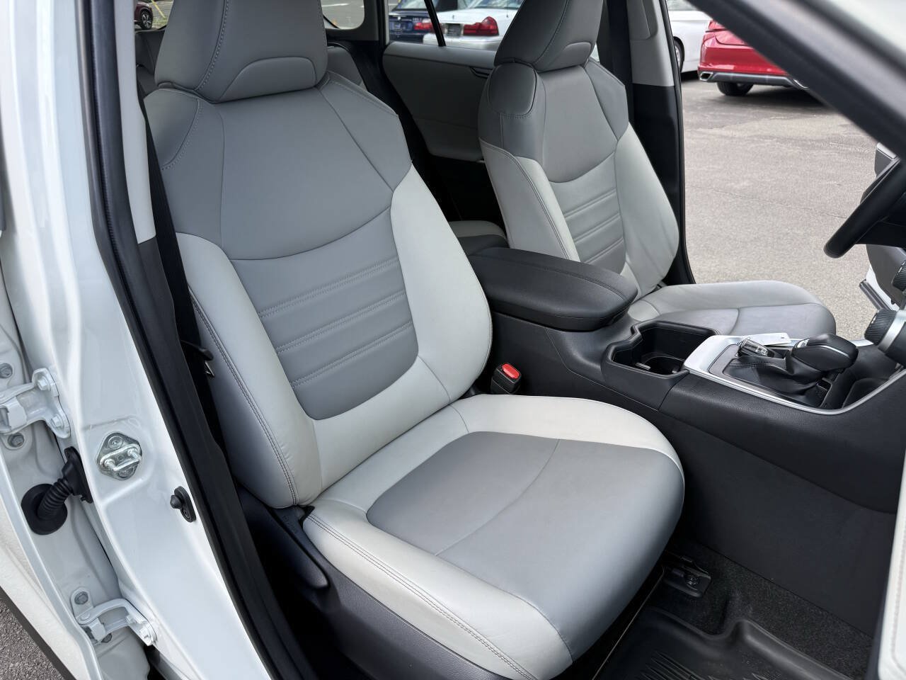 Used 2022 Toyota RAV4 XLE Premium FWD image 21