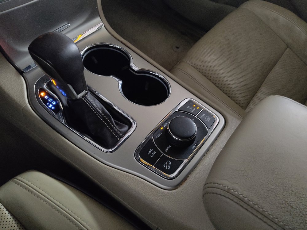 Used 2016 Jeep Grand Cherokee Overland w/ Advanced Technology Group image 26