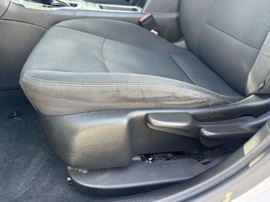 Used 2017 Chevrolet Cruze LT FWD image 19