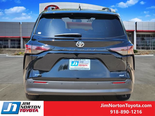 Used 2026 Toyota Sienna XLE FWD image 6