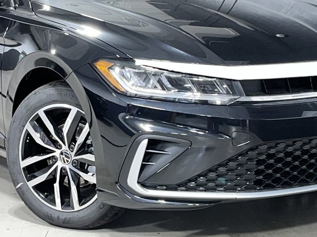 New 2025 Volkswagen Jetta SE image 3