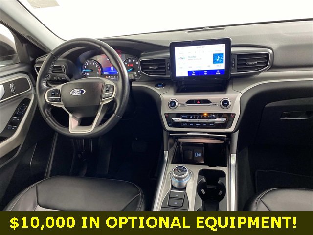 Used 2022 Ford Explorer XLT w/ Equipment Group 202A image 9