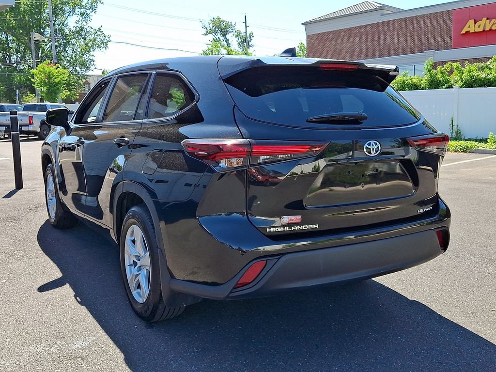 Certified 2025 Toyota Highlander LE AWD/4WD image 4