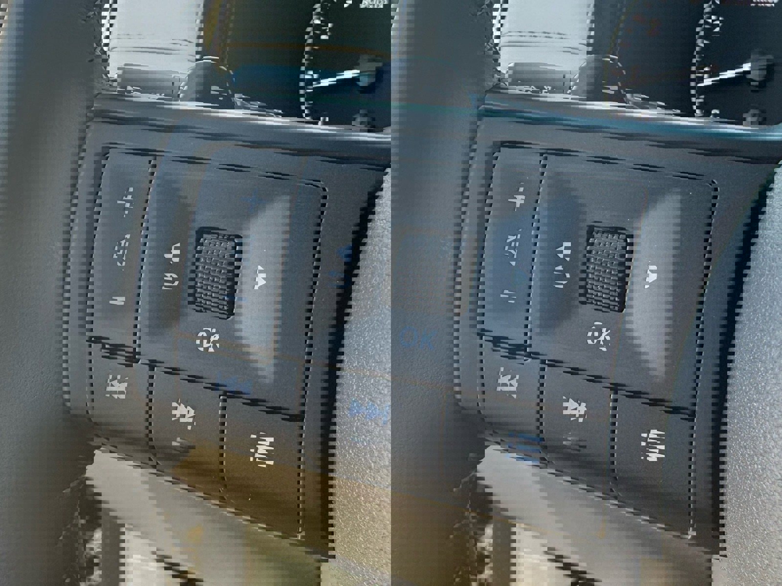 New 2025 Nissan Pathfinder SV image 15