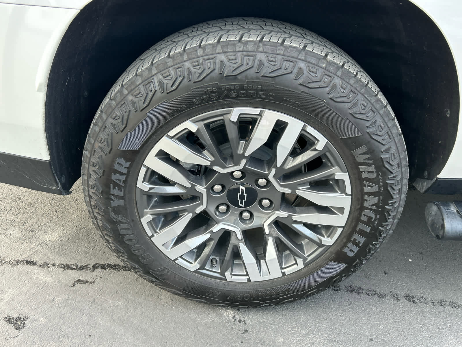 Used 2025 Chevrolet Suburban Z71 w/ Z71 Off-Road Package image 15