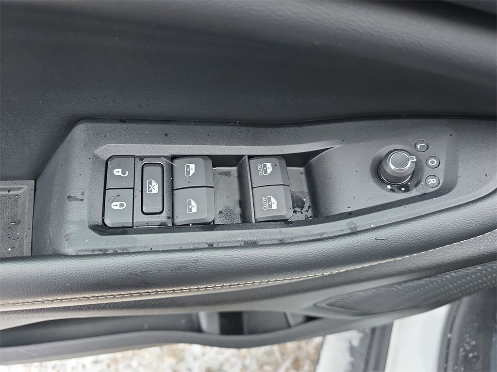 Used 2023 Jeep Grand Cherokee Laredo image 26