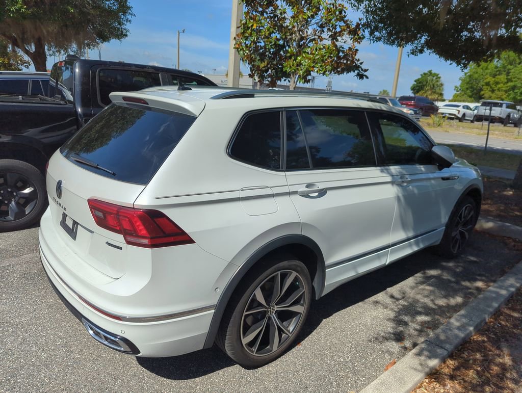 Used 2023 Volkswagen Tiguan SEL R-Line AWD/4WD image 2