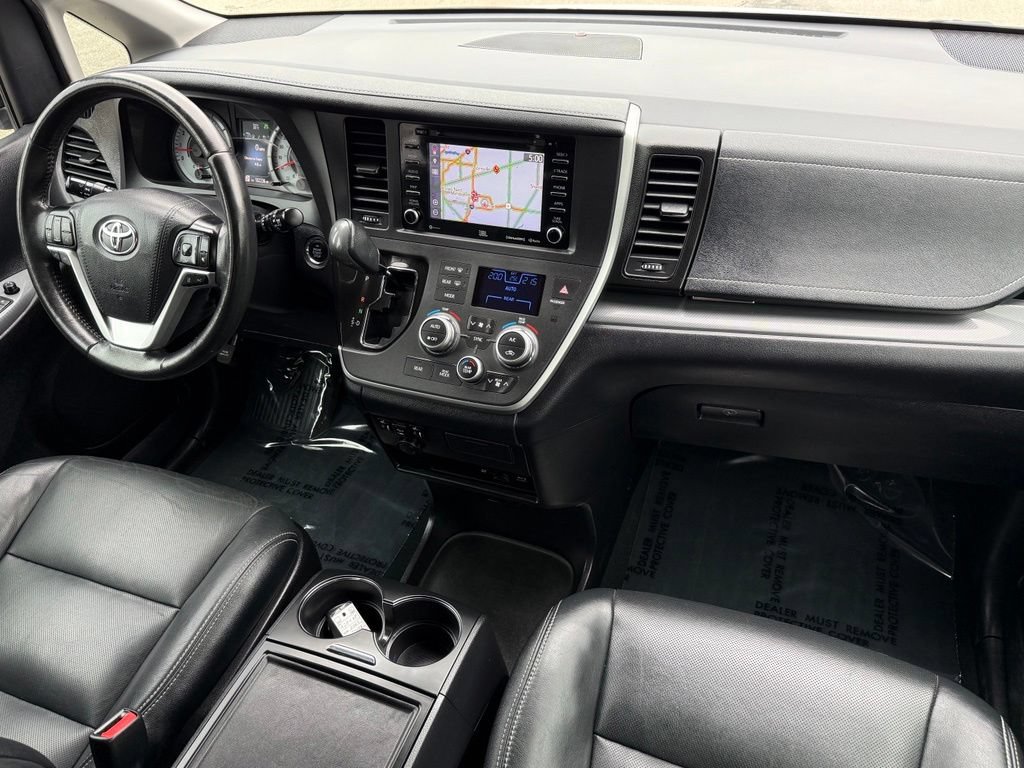 Used 2020 Toyota Sienna SE Premium w/ Nightshade Edition FWD image 30