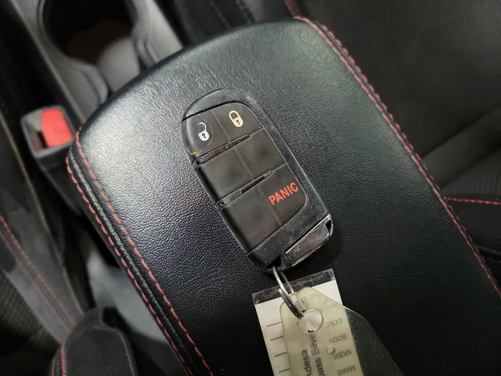 Used 2020 Jeep Compass Trailhawk AWD/4WD image 16