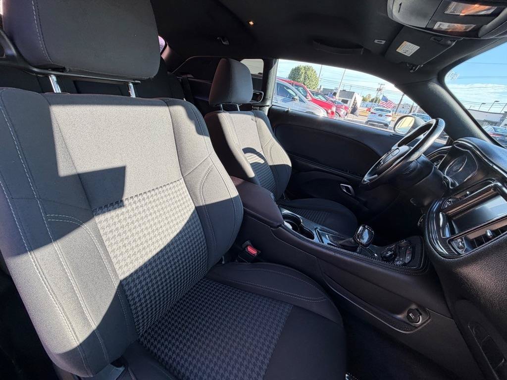 Used 2018 Dodge Challenger SXT RWD image 13