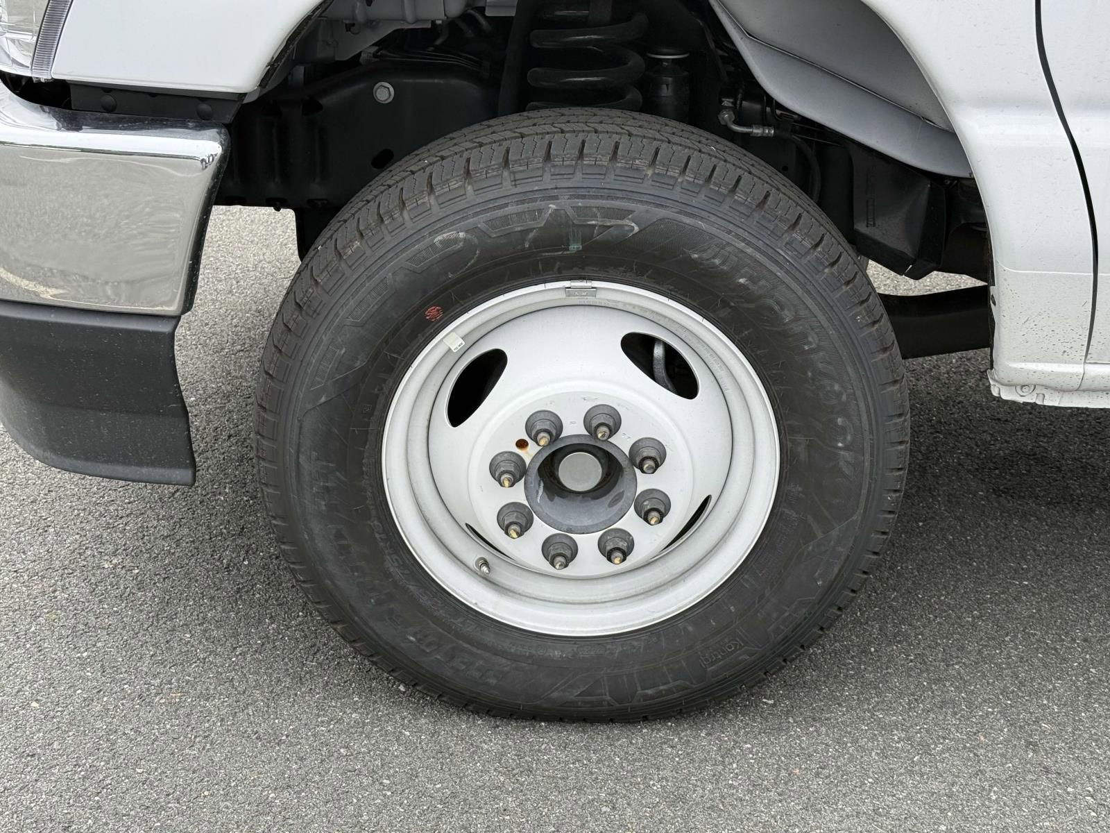 New 2026 Ford E-450 and Econoline 450 Super Duty w/ Driver's Safety Package RWD image 7