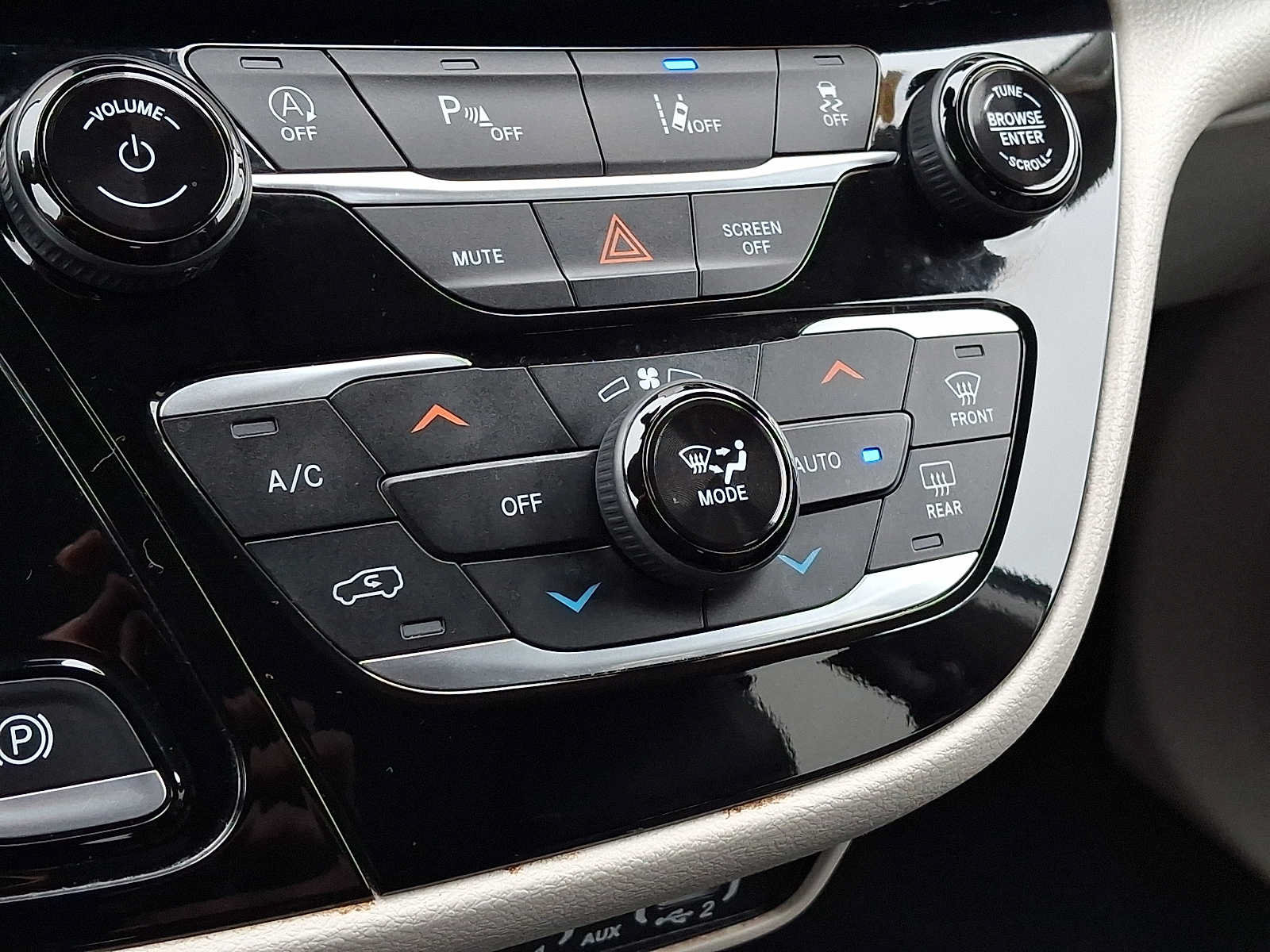 Certified 2023 Chrysler Pacifica Touring-L FWD image 19
