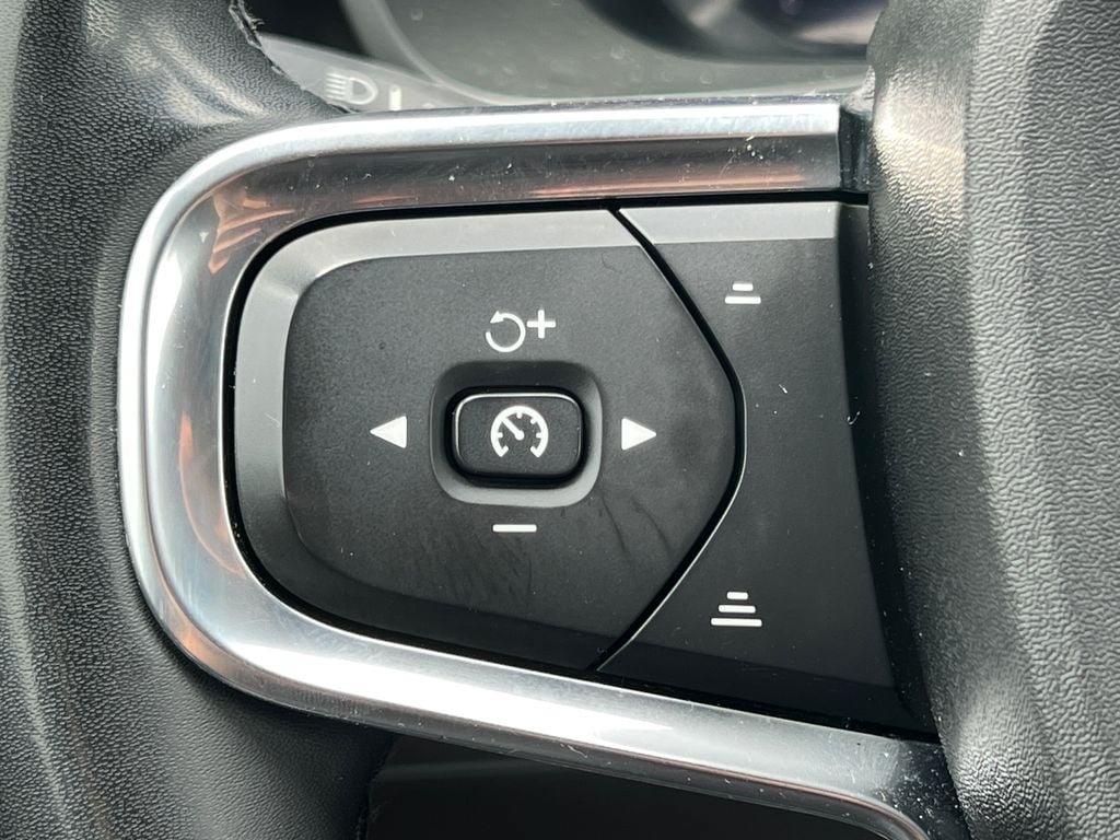 Used 2023 Volvo XC40 Recharge Ultimate AWD/4WD image 25