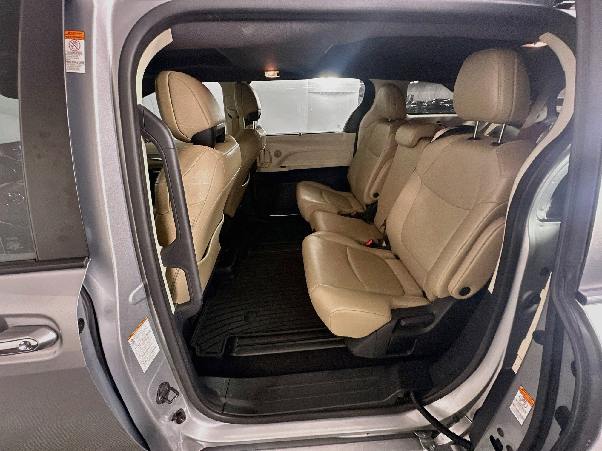 Used 2023 Toyota Sienna XLE FWD image 28