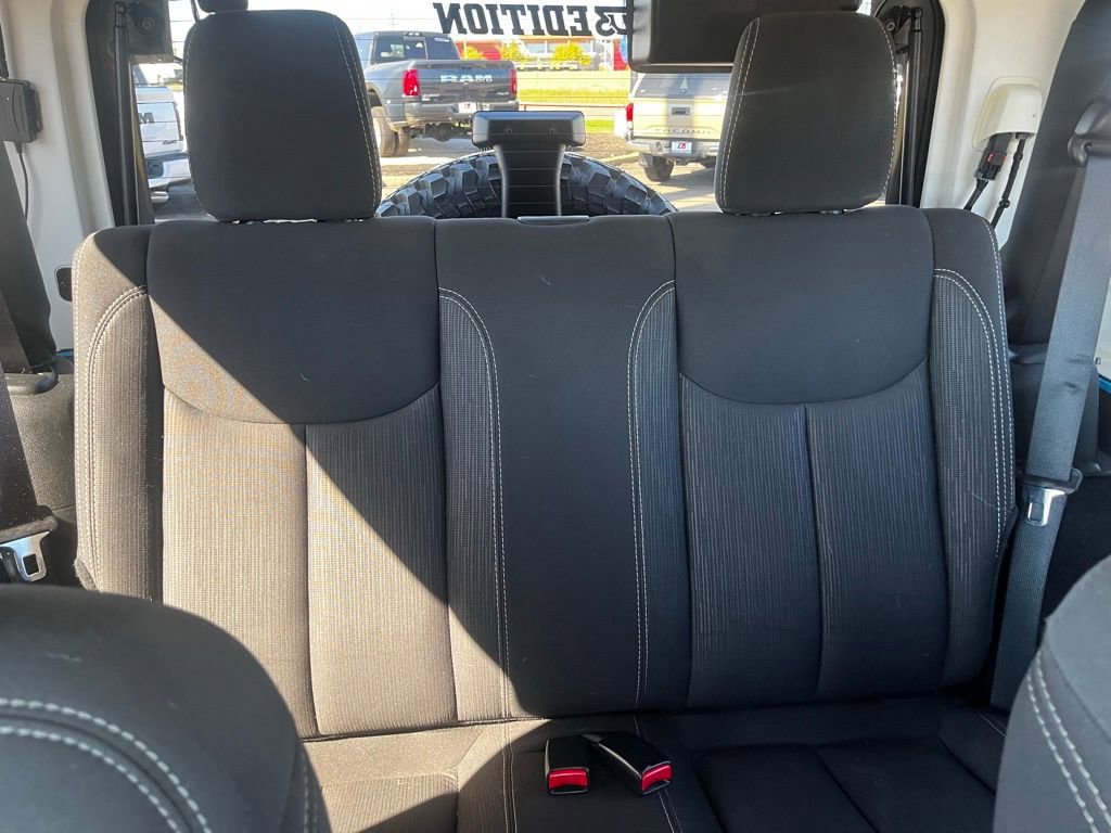 Used 2018 Jeep Wrangler Rubicon w/ Power Convenience Group image 23