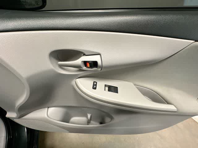 Used 2013 Toyota Corolla LE w/ Premium Pkg FWD image 19