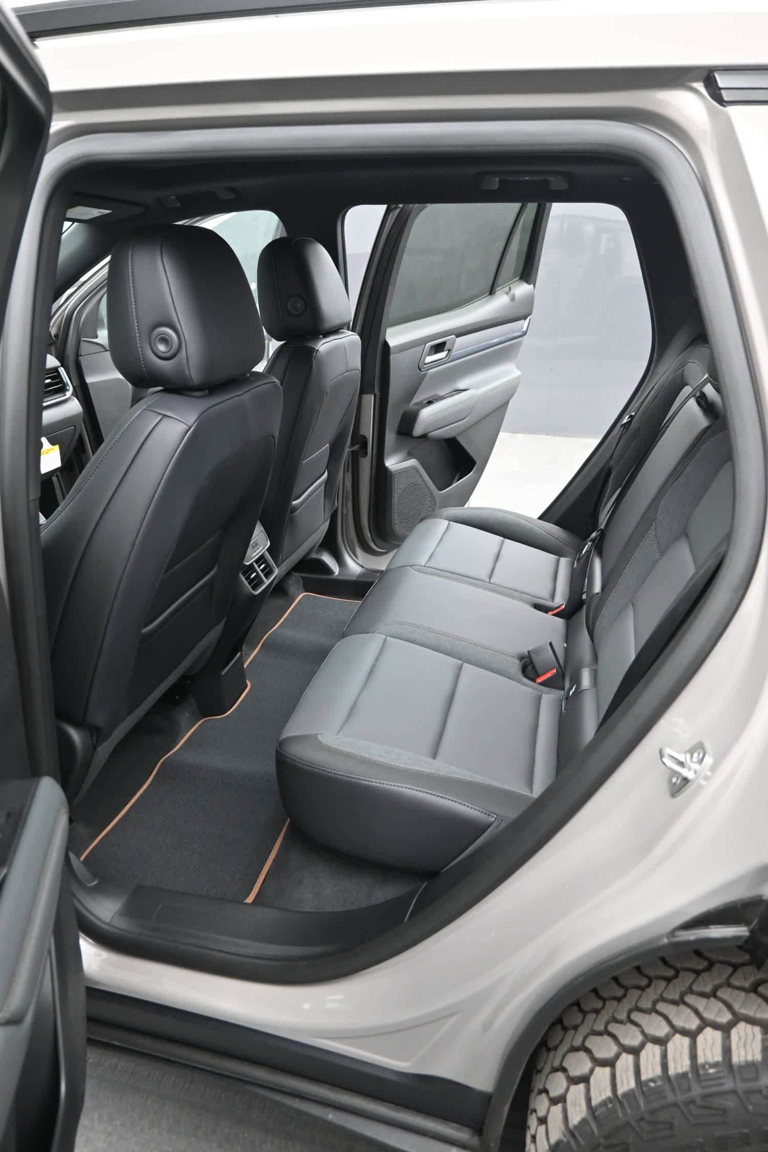 New 2026 GMC Terrain AT4 w/ Technology Package II AWD/4WD image 15