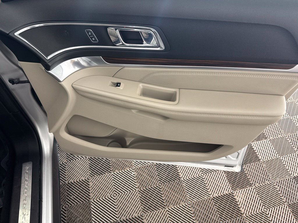 Used 2018 Ford Explorer Limited AWD/4WD image 31