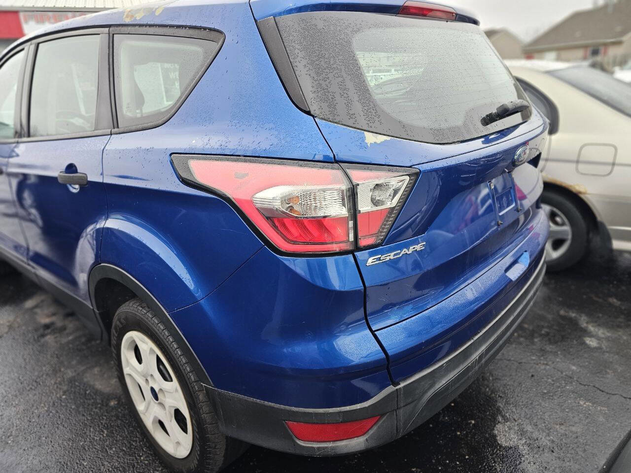 Used 2018 Ford Escape S image 10