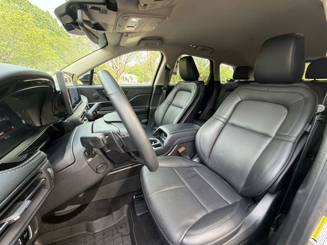 Used 2025 Lincoln Corsair Reserve image 11