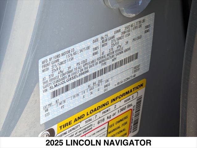 Used 2025 Lincoln Navigator Reserve w/ Jet Appearance Package image 25