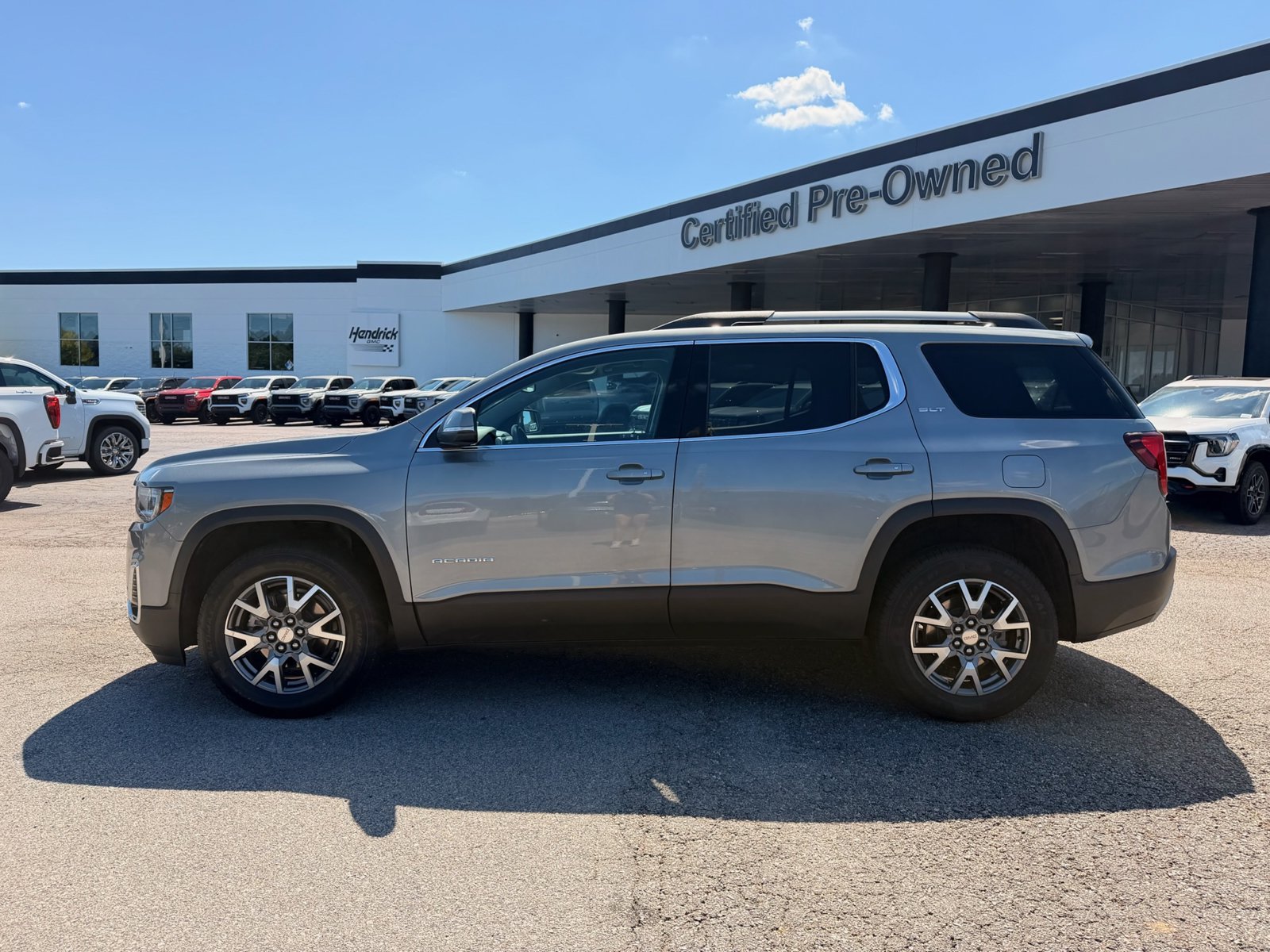 Used 2023 GMC Acadia SLT FWD image 9