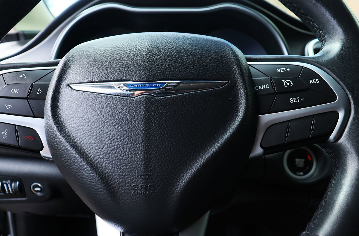Used 2017 Chrysler 200 Limited Platinum image 57