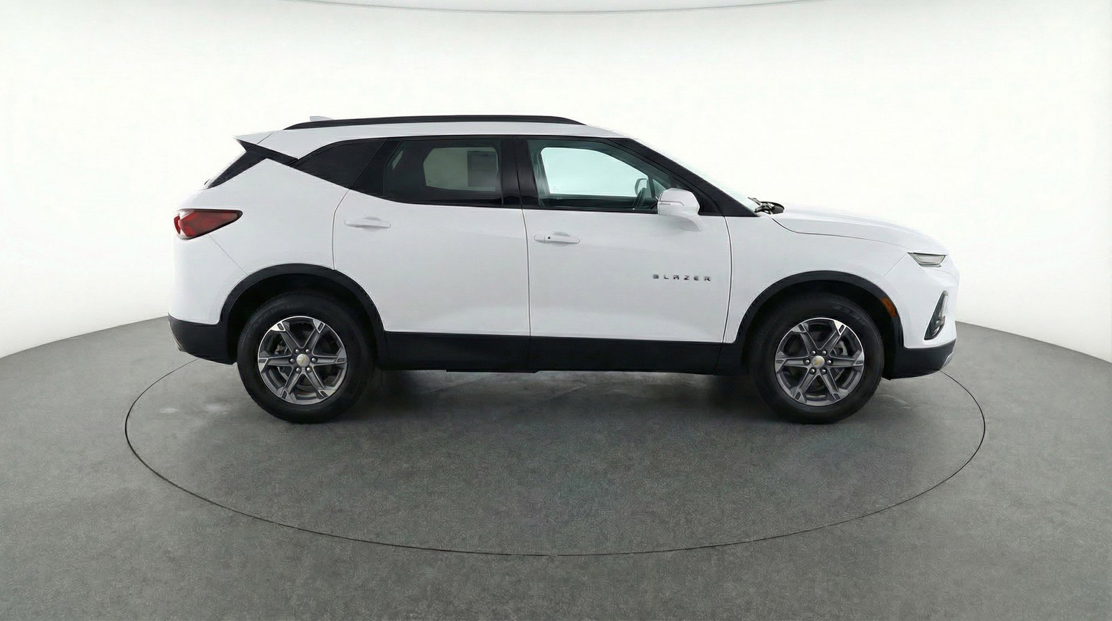 Used 2025 Chevrolet Blazer LT FWD image 11