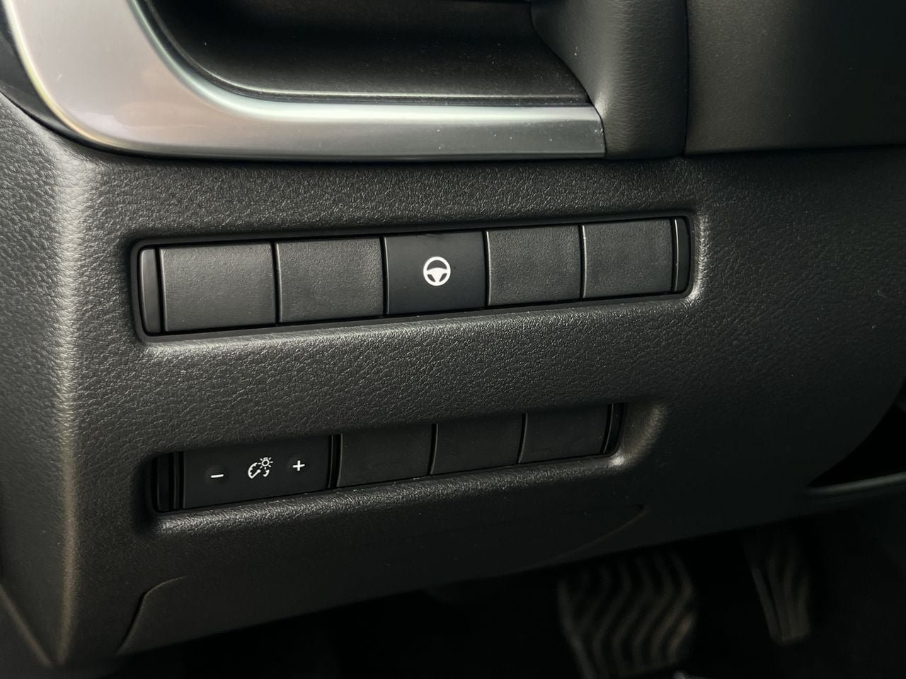 Used 2021 Nissan Rogue SV FWD image 13