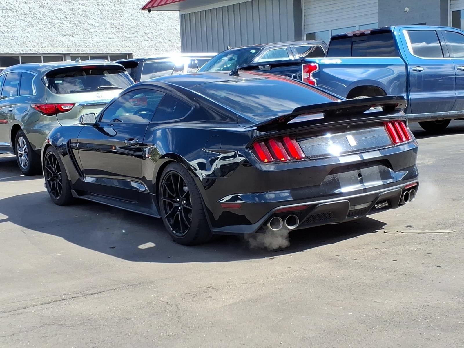 Used 2020 Ford Mustang Shelby GT350 w/ Technology Package RWD image 3