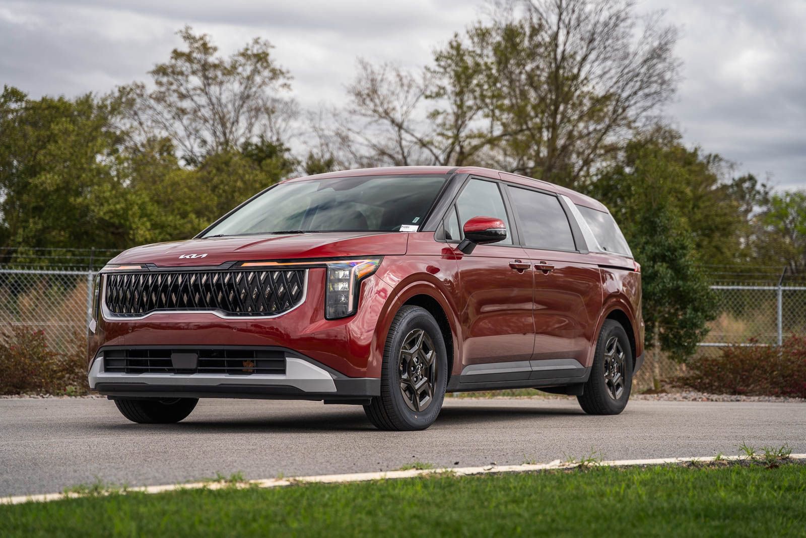 Used 2025 Kia Carnival image 3