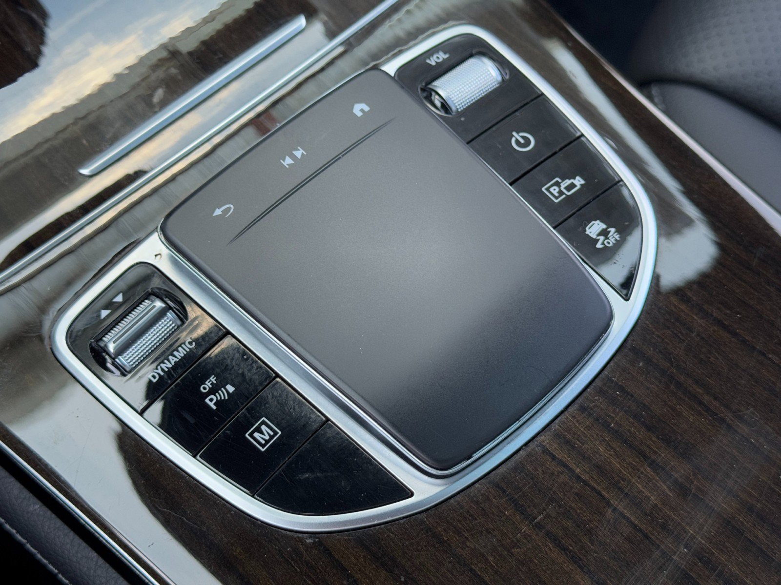 Used 2020 Mercedes-Benz GLC 350e 4MATIC image 32