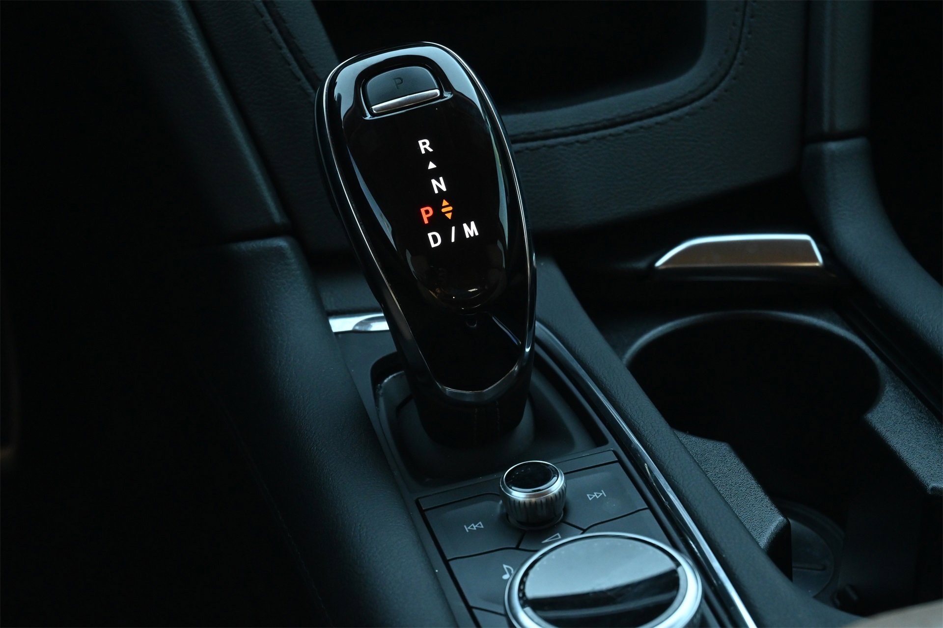 Certified 2024 Cadillac XT6 Sport w/ Platinum Package image 14