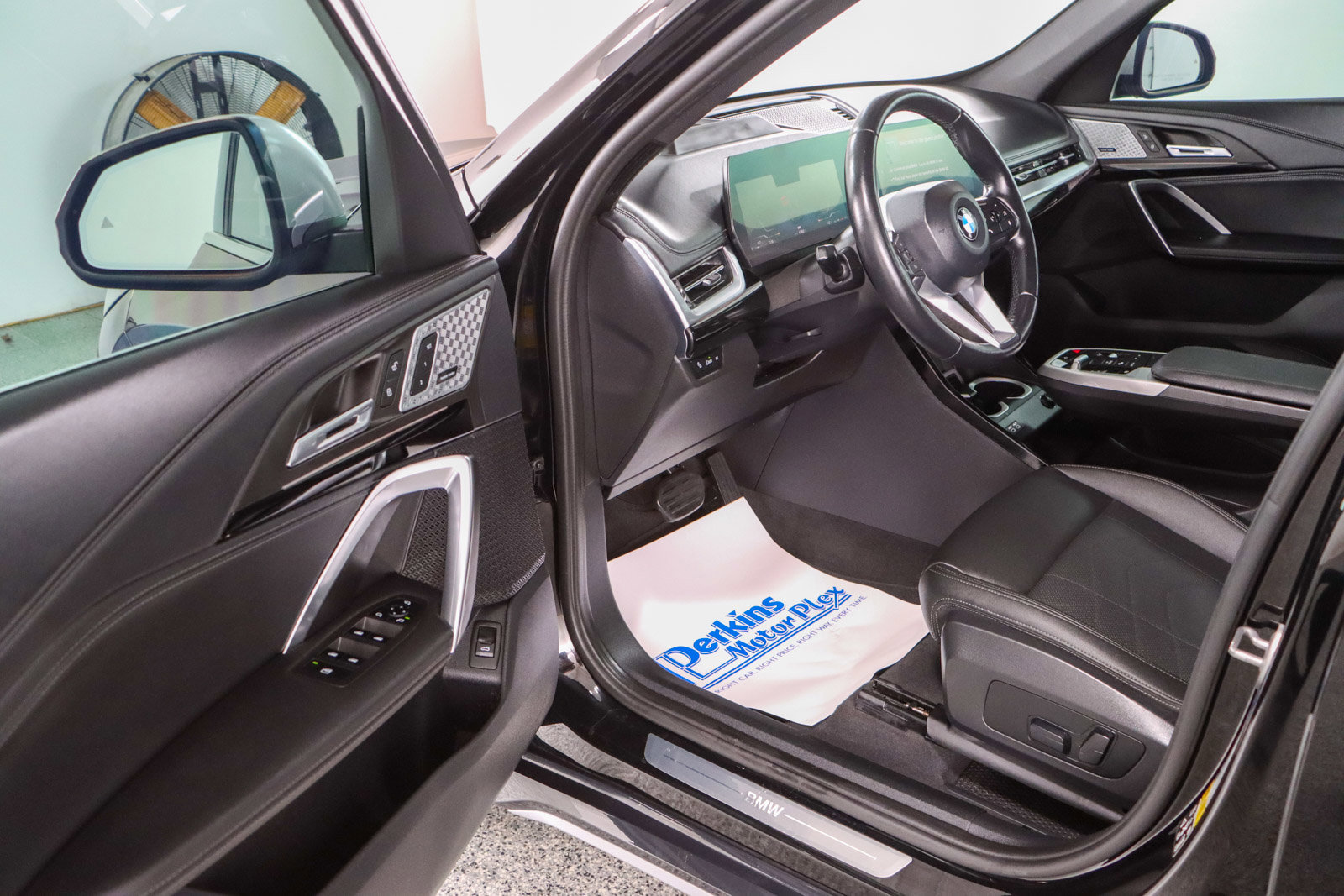 Used 2023 BMW X1 xDrive28i w/ Premium Package image 3