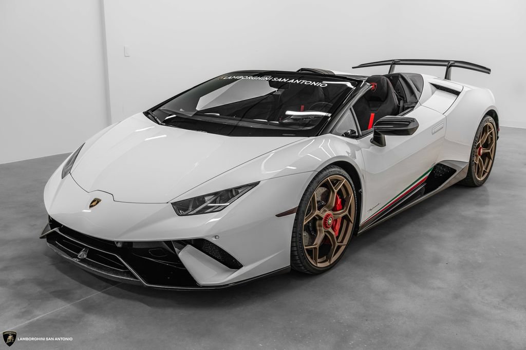 Used 2019 Lamborghini Huracan Performante AWD/4WD image 16