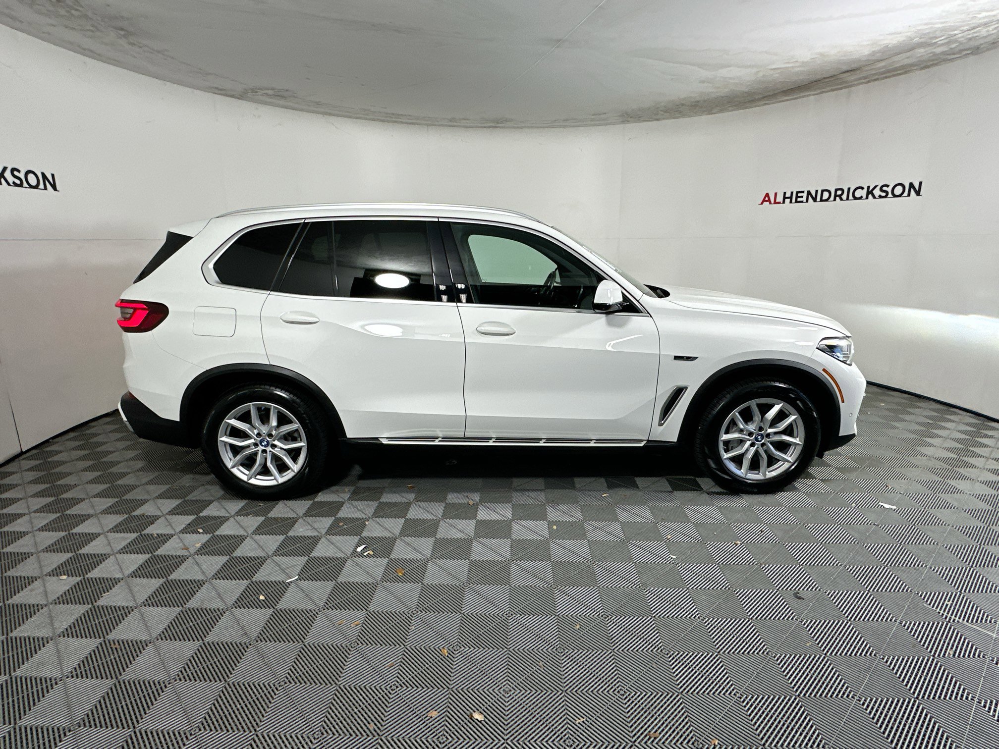 Used 2023 BMW X5 xDrive45e video 2
