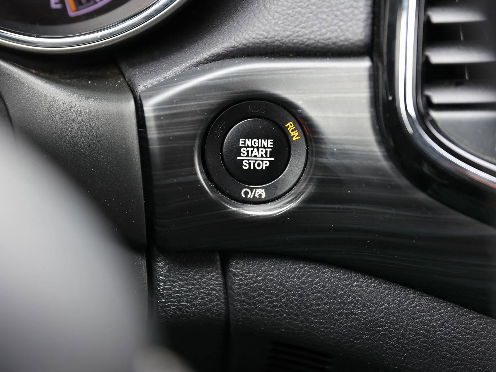 Used 2020 Jeep Grand Cherokee Altitude AWD/4WD image 30