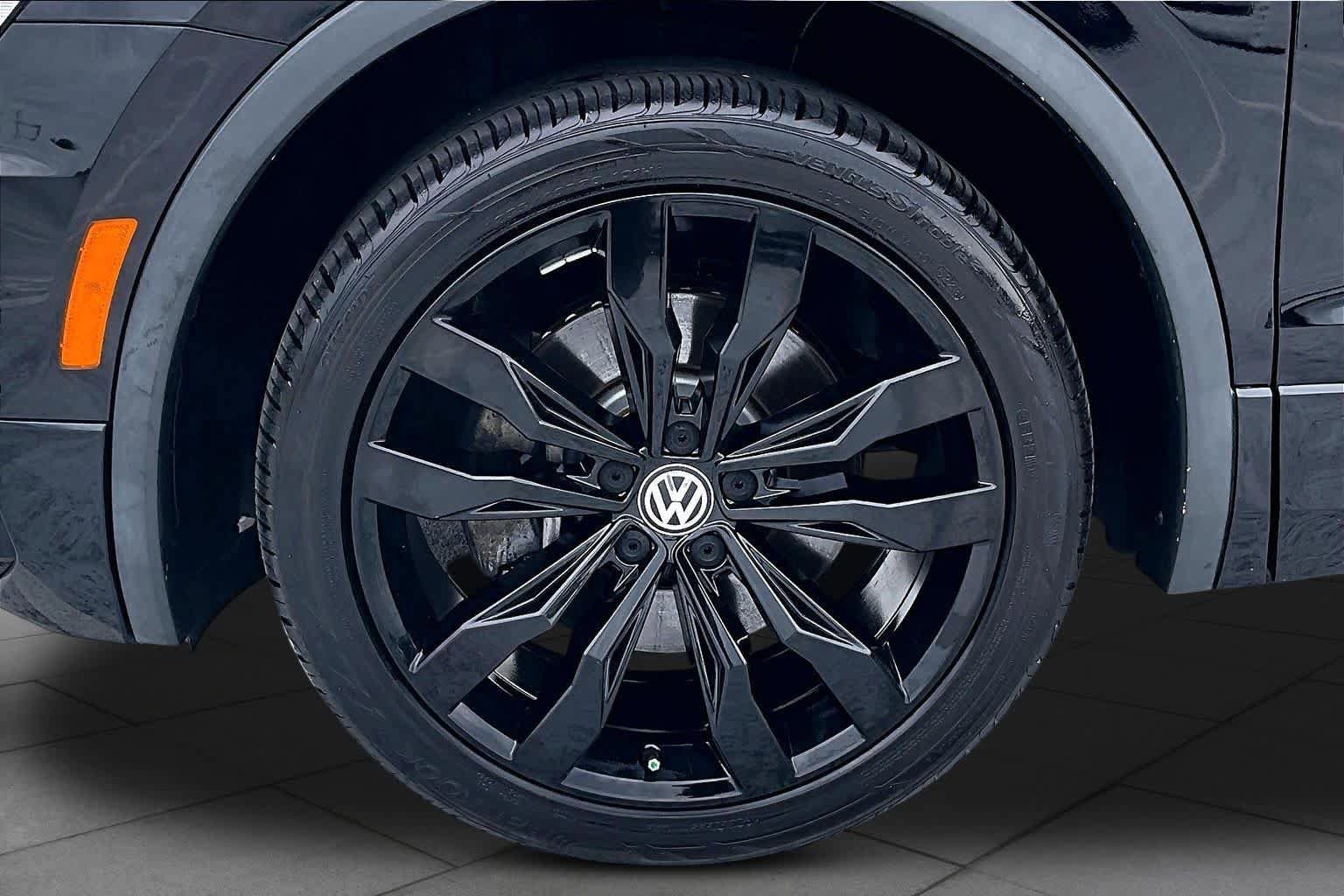 Used 2021 Volkswagen Tiguan SE R-Line FWD image 10