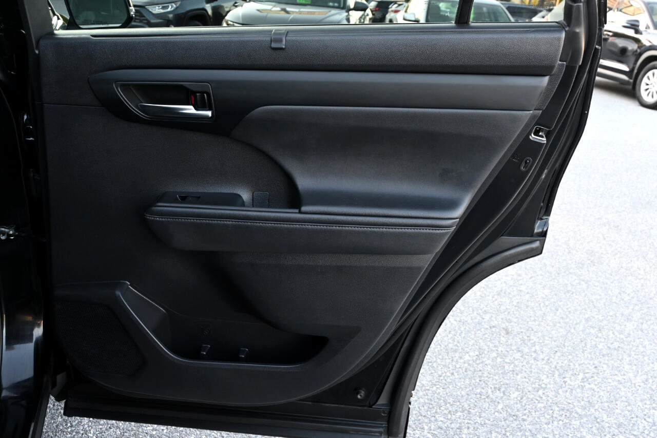 Used 2021 Toyota Highlander XLE image 34