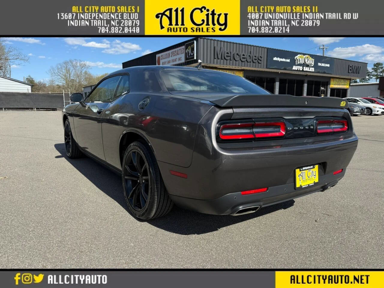 Used 2016 Dodge Challenger SXT w/ Blacktop Package RWD image 5