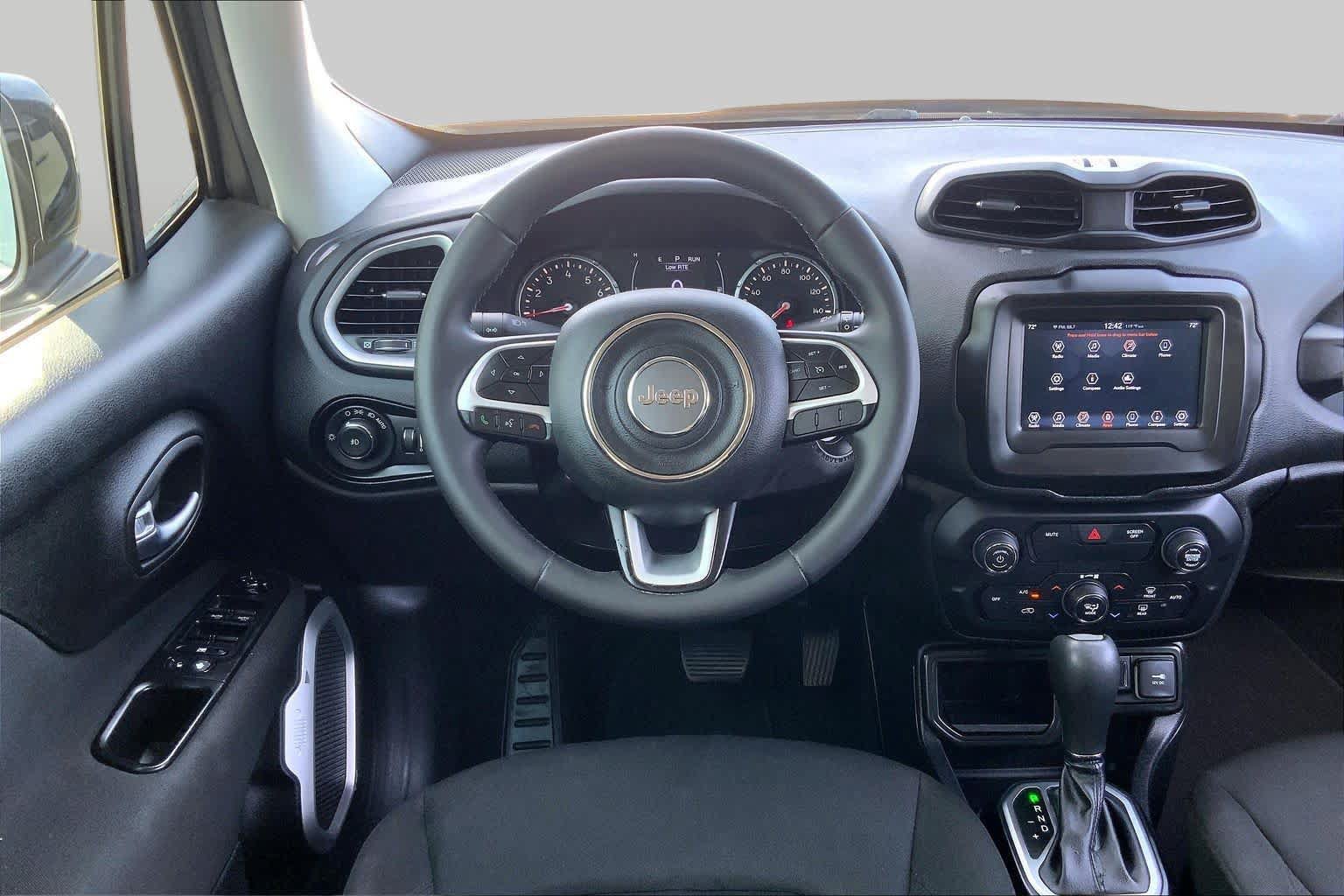 Used 2018 Jeep Renegade Latitude FWD image 6