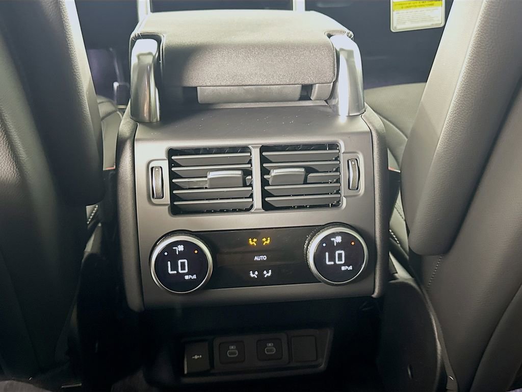 New 2025 Land Rover Discovery Dynamic SE image 25