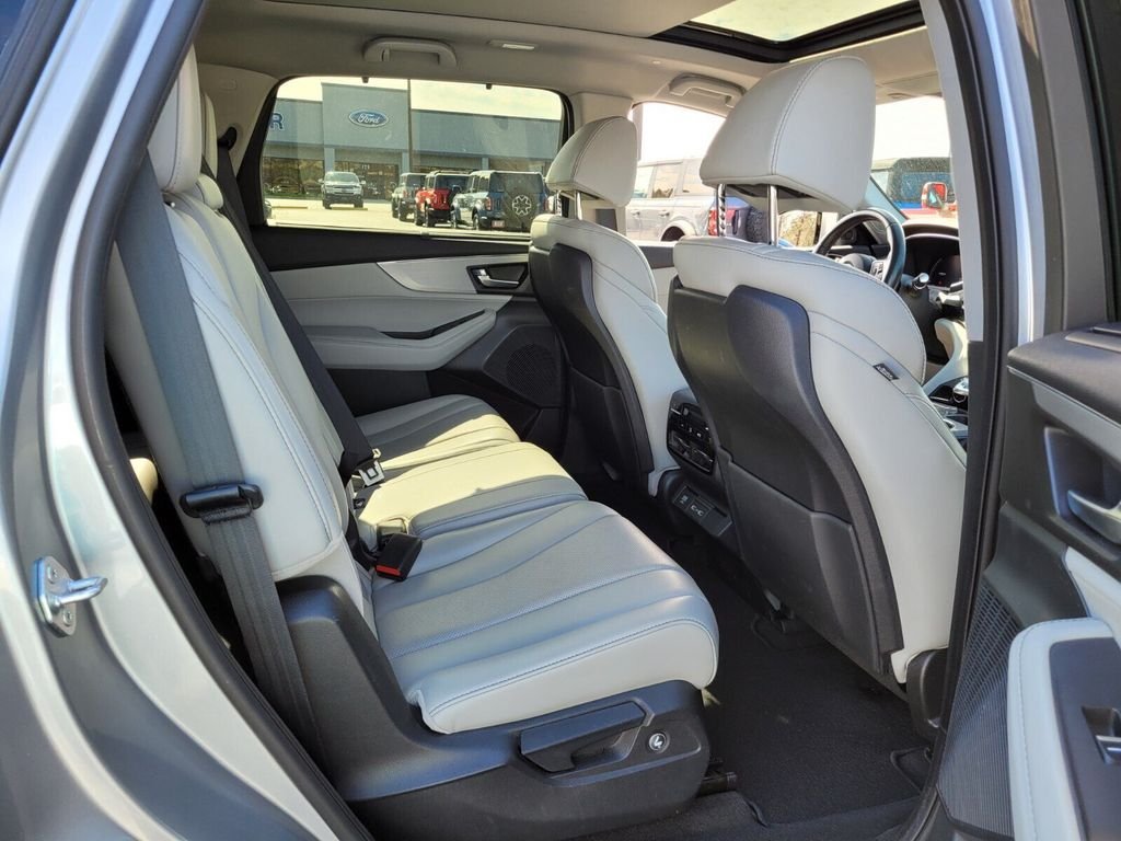Used 2022 Acura MDX w/ Technology Package AWD/4WD image 12