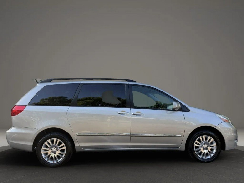 Used 2008 Toyota Sienna XLE AWD/4WD image 9