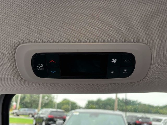 Used 2023 Chrysler Pacifica Touring-L FWD image 28