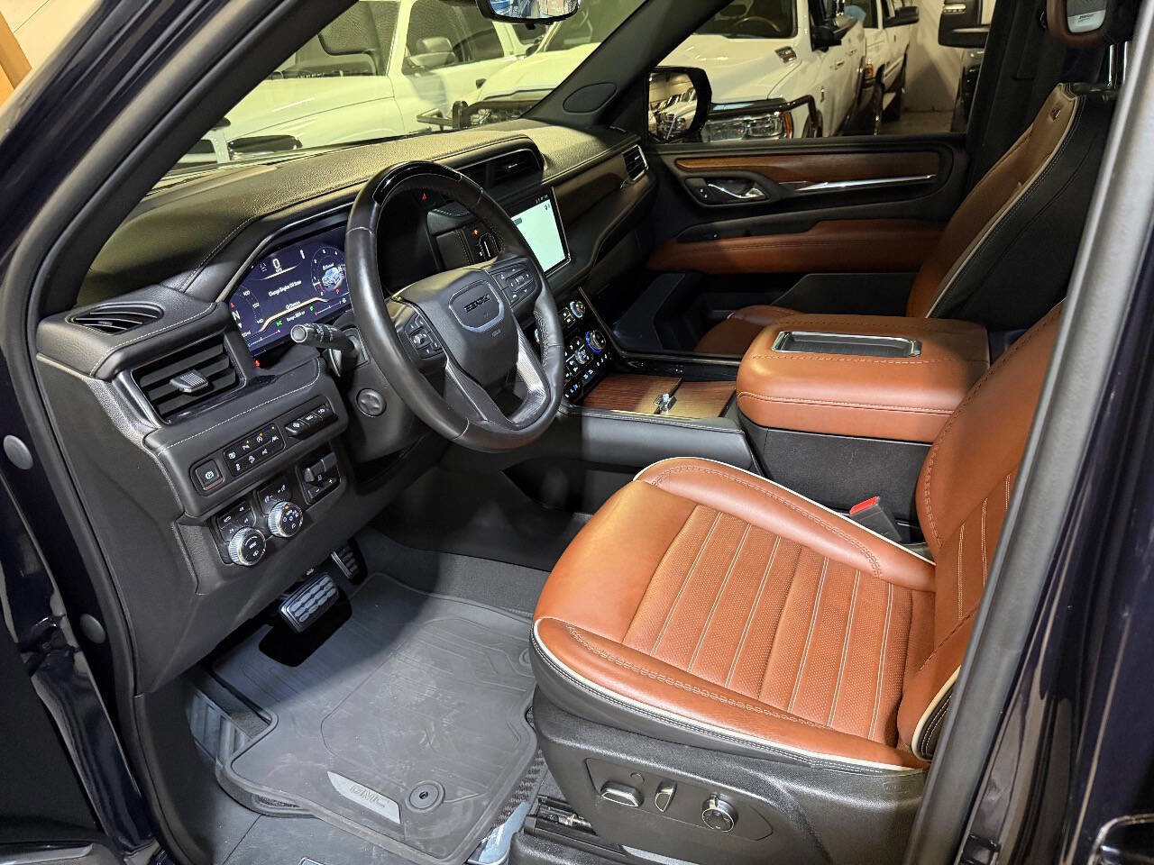 Used 2023 GMC Yukon XL Denali Ultimate image 3
