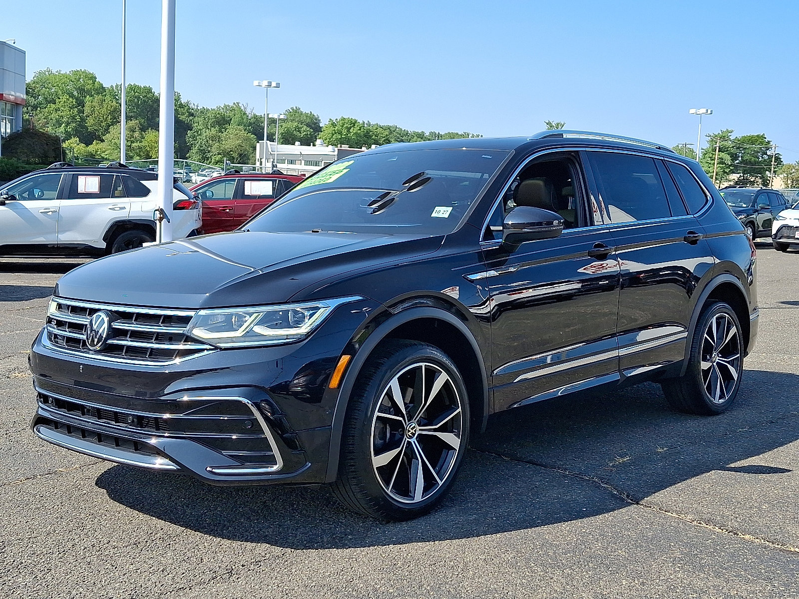 Used 2022 Volkswagen Tiguan SEL R-Line image 3