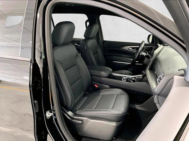 Used 2025 Chevrolet Traverse LT w/ Driver Confidence Package FWD image 9