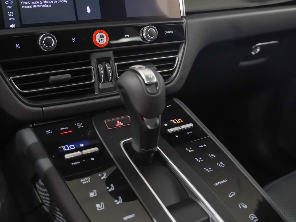 Certified 2026 Porsche Macan AWD/4WD image 13